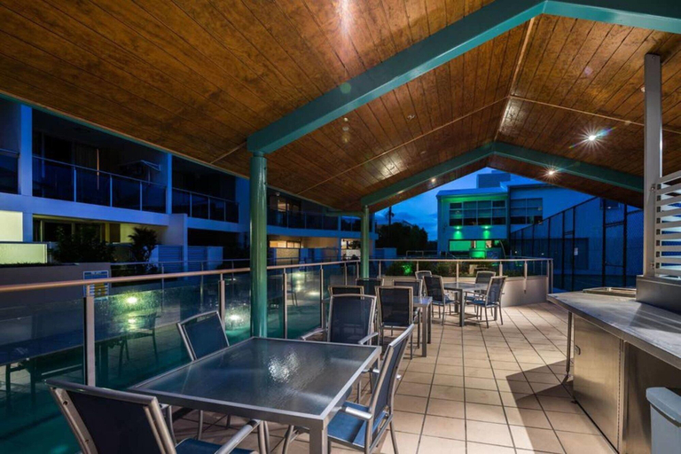 Food & Drinks 1, 2BR Coolum Beach Rooftop Deck Spa Tennis Pool, Maroochy - Coastal North