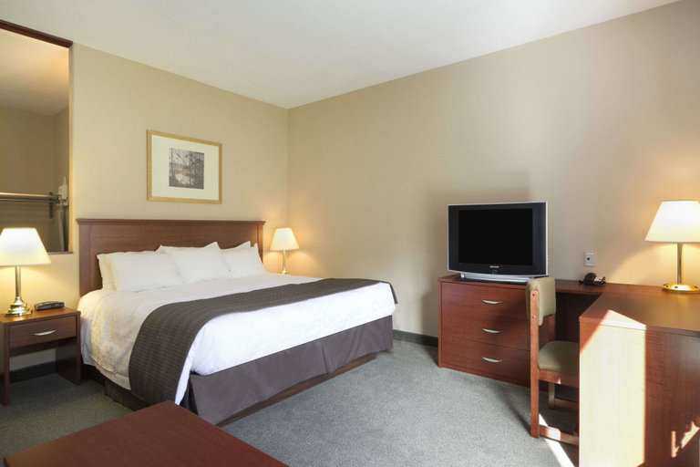 Bedroom 3, Days Inn by Wyndham Thunder Bay North, Thunder Bay