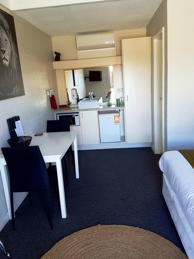 Bedroom 3, Bidgee Motor Inn, Hay