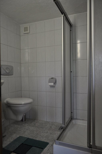 Bathroom 3, Gästezimmer & Ferienwohnung Berge, Bautzen