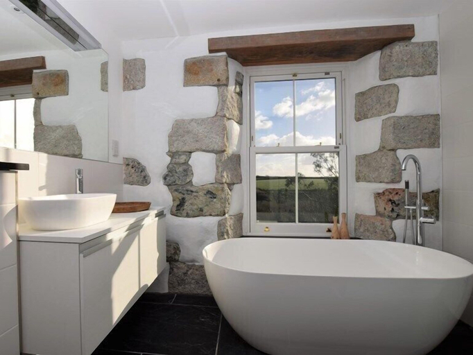 Bathroom 4, Nanplough Country House and Cottages, Cornwall