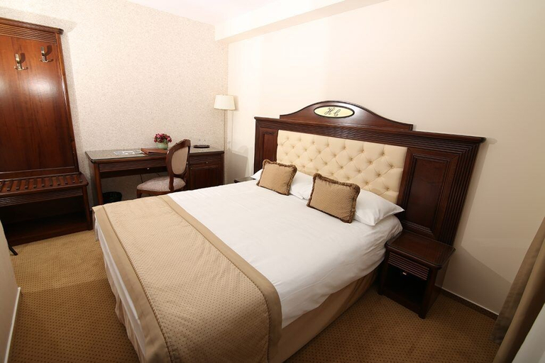 Bedroom 3, Hotel Carmen, Predeal