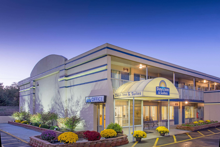 Days Inn & Suites by Wyndham Dayton North, Montgomery