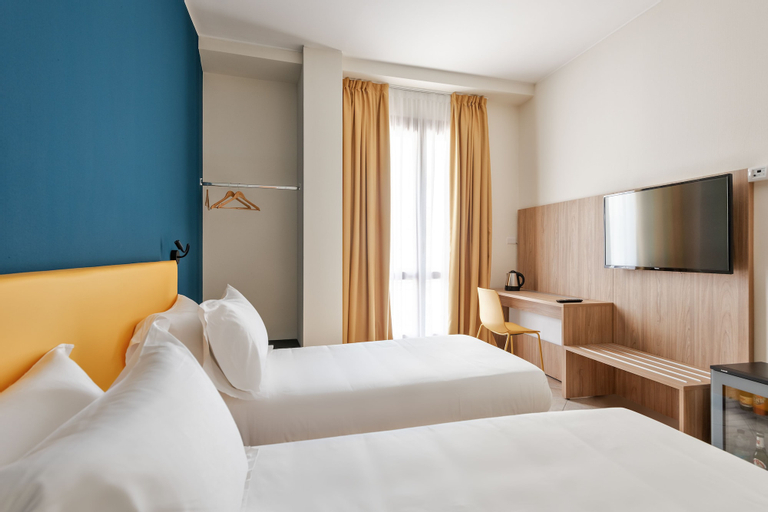Bedroom 3, Hotel Riva, Savona