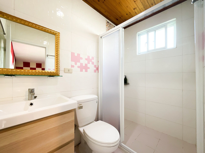 Bathroom 3, Little Ryukyu Hermit Crab Homestay, Pingtung