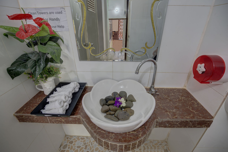 Bathroom 5, Happy Guesthouse, Siem Reap