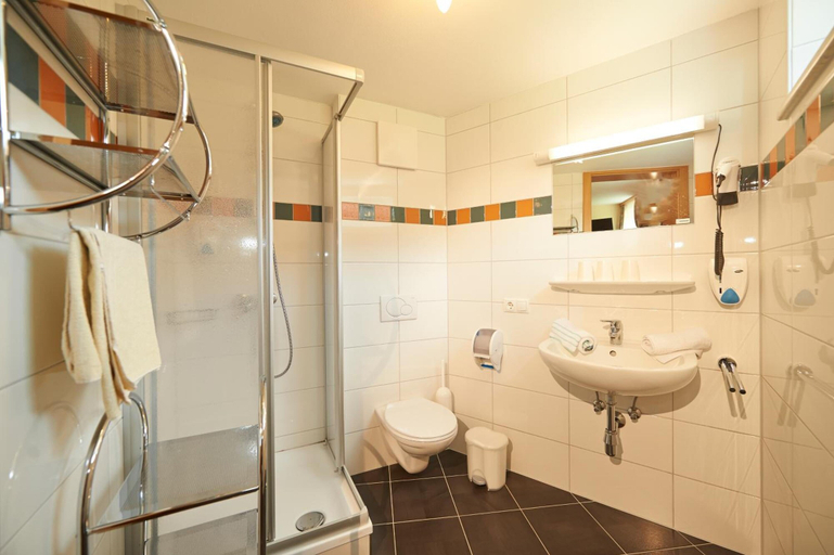 Bathroom 4, Pension Anja, Sankt Johann im Pongau