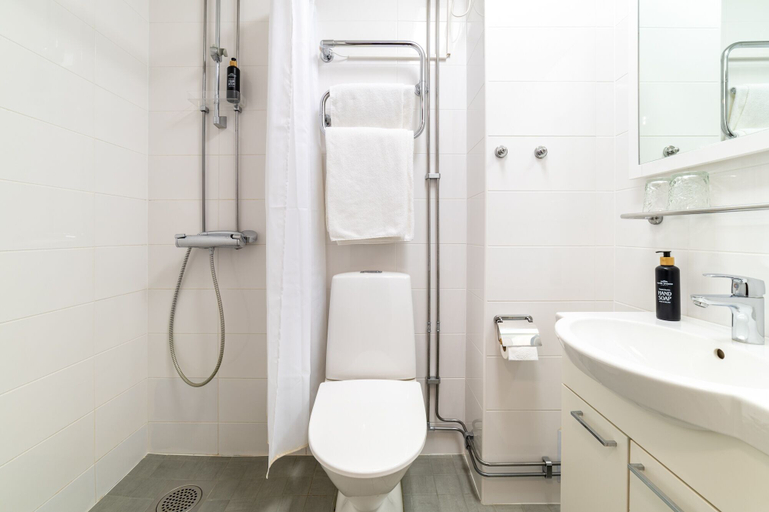 Bathroom 5, Hotel Sparre, Eastern Uusimaa
