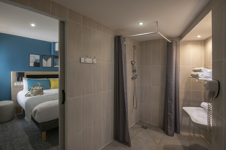 Bathroom 4, Hôtel Bristol, Alpes-Maritimes