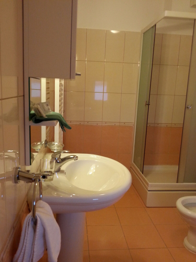 Bathroom 4, Hotel Mirni Kutak, Otočac
