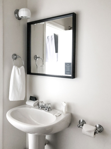 Bathroom 4, The Bayview Motel - Fort Frances, ON - Lakeside Motel, Rainy River