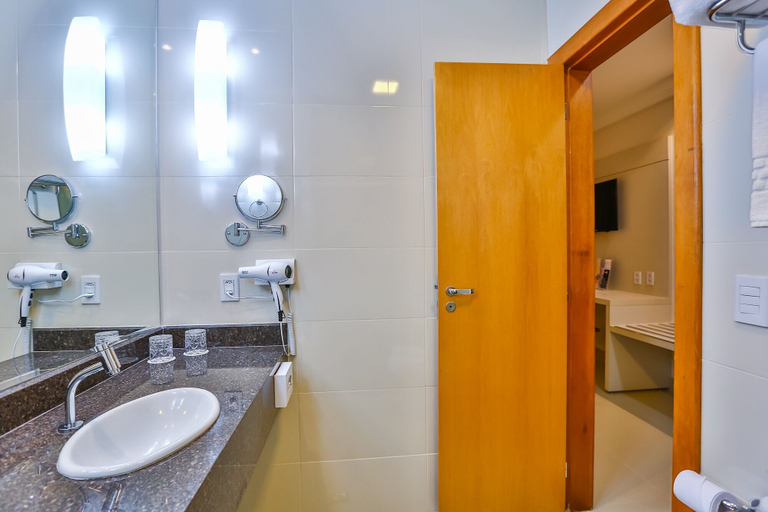 Bathroom 4, Golden Lis Hotel Boutique, Goiania