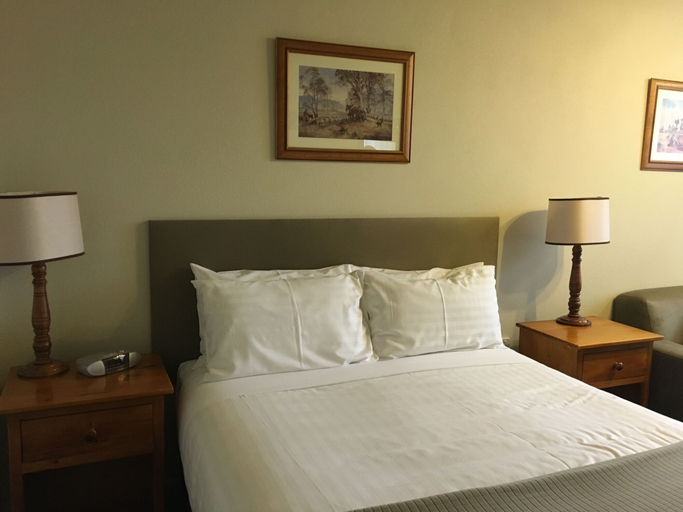 Bedroom 4, Hotel Bruce County, Melbourne