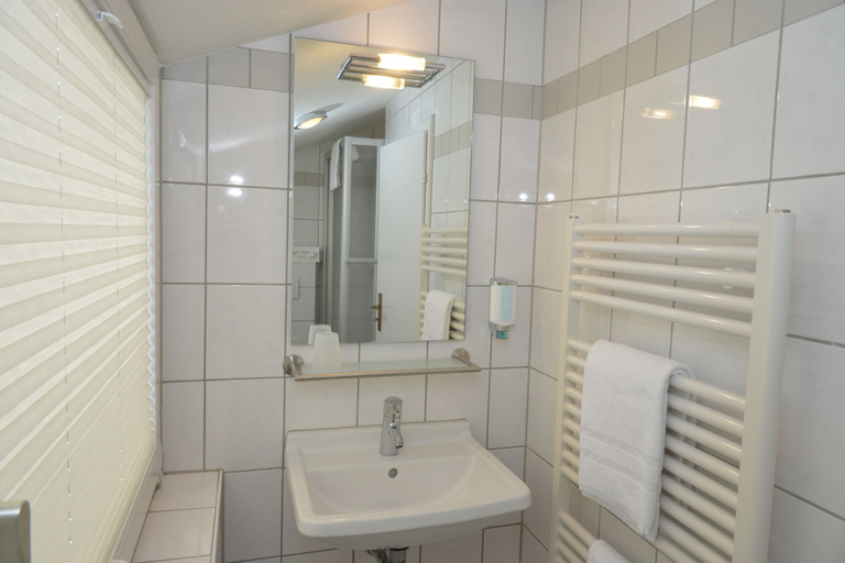Bathroom 5, Hotel Nierswalder Landhaus, Kleve