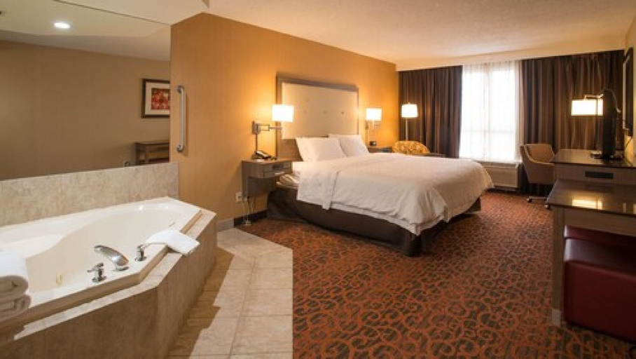 Bedroom 3, Hampton Inn by Hilton Toronto-Mississauga West, Peel