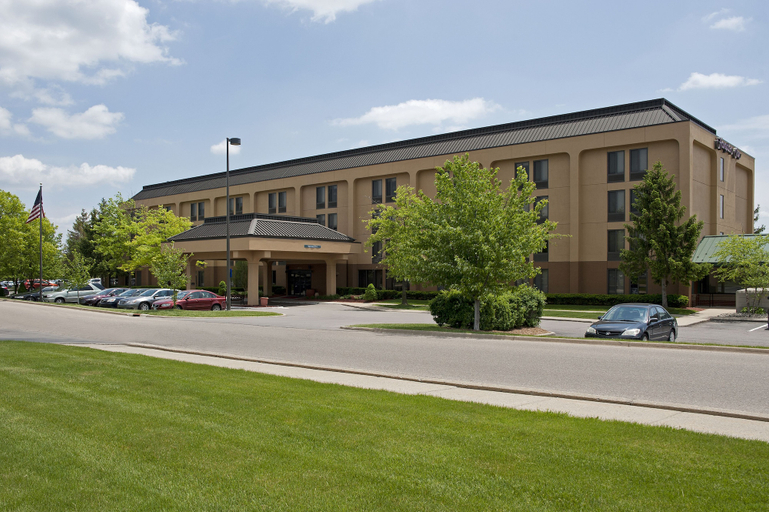 Exterior & Views 2, Ann Arbor North Inn, Washtenaw