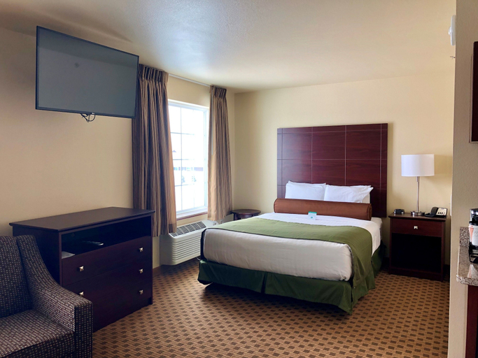 Bedroom 4, Cobblestone Hotel & Suites – Pulaski/Green Bay, Brown