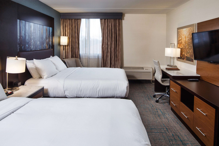Bedroom 3, DoubleTree by Hilton Neenah, Winnebago
