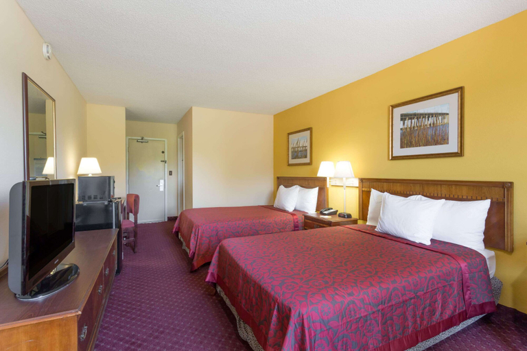 Bedroom 3, Days Inn by Wyndham Tappahannock, Essex