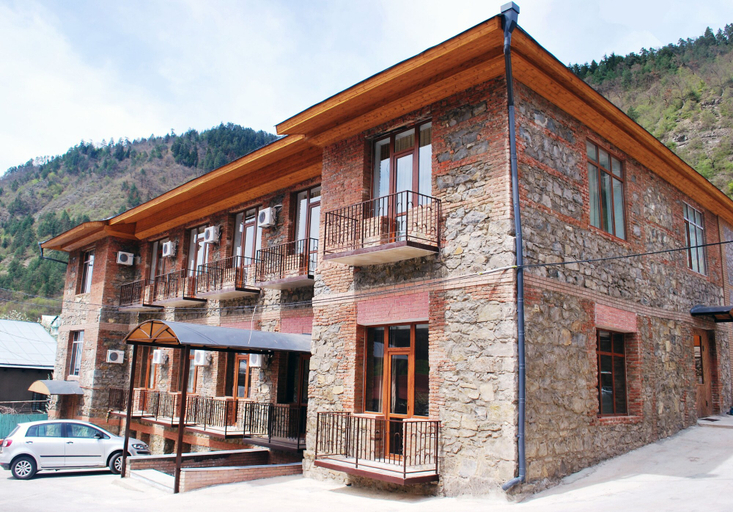 Exterior & Views