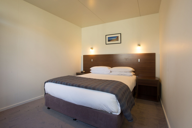 Bedroom 2, Swansea Beach Chalets, Glamorgan-Spring Bay