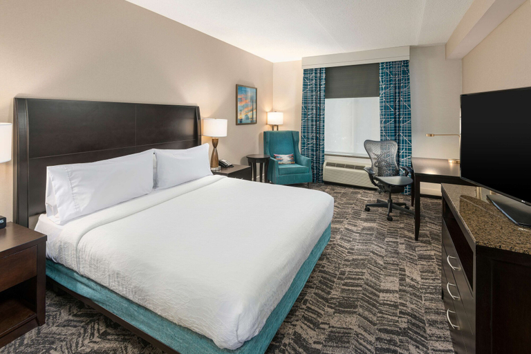 Bedroom 3, Hilton Garden Inn Silver Spring White Oak, Montgomery