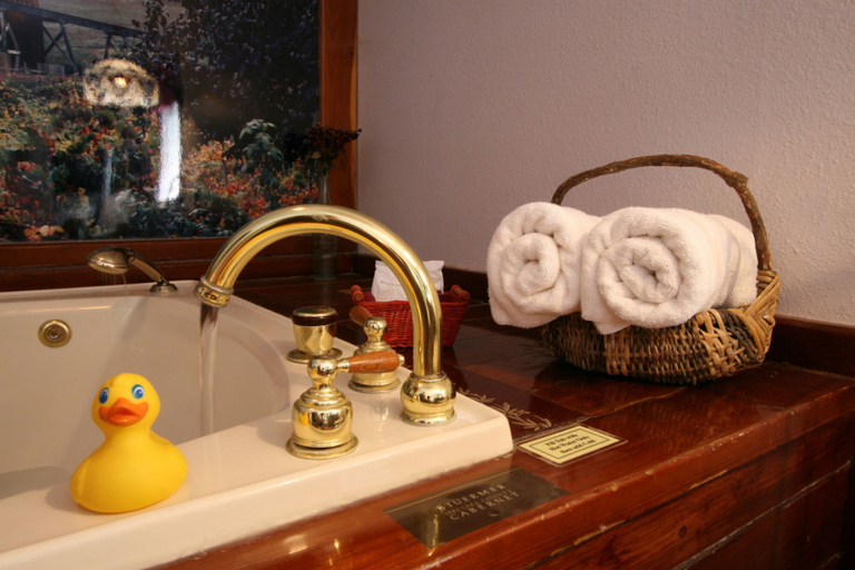 Bathroom 4, Featherbed Railroad B&B Resort, Lake