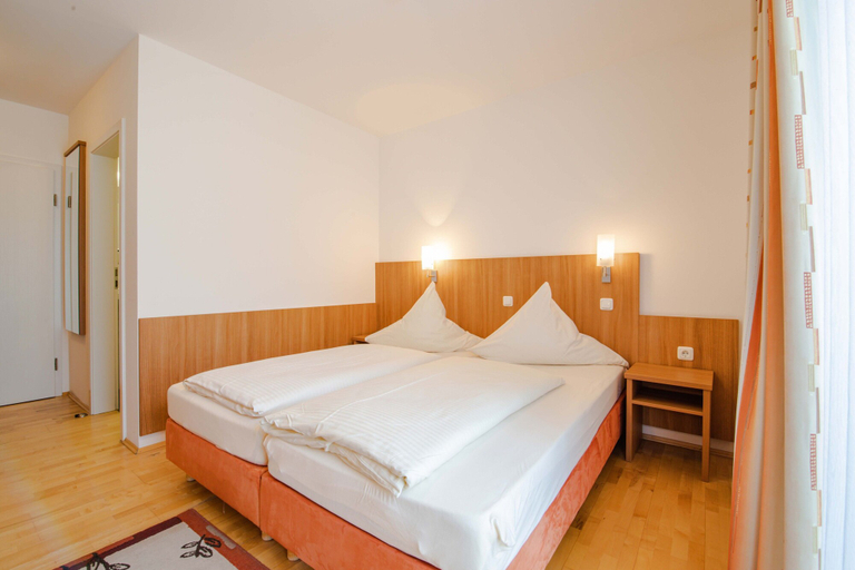 Bedroom 2, Gasthaus Ostermeier, Freising