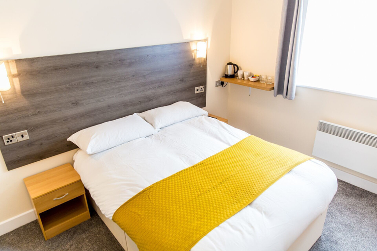 Bedroom 2, Halfway Hotel, Leicestershire
