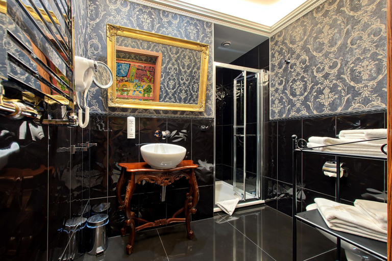 Bathroom 4, SleepWalker Boutique Suites, Środa Śląska