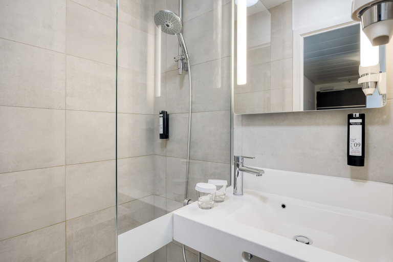 Bathroom 5, B&B HOTEL Antwerpen Zuid, Antwerpen