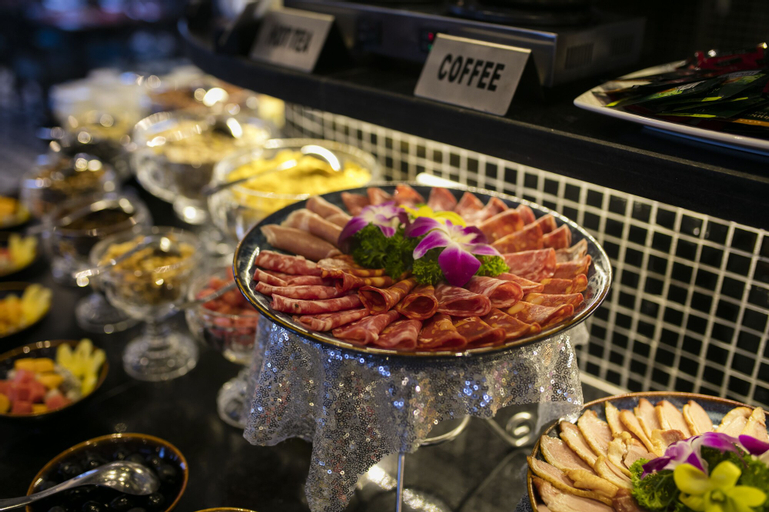 Food & Drinks 8