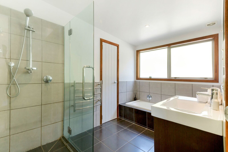 Bathroom 4, Karaka Sanctuary, Auckland