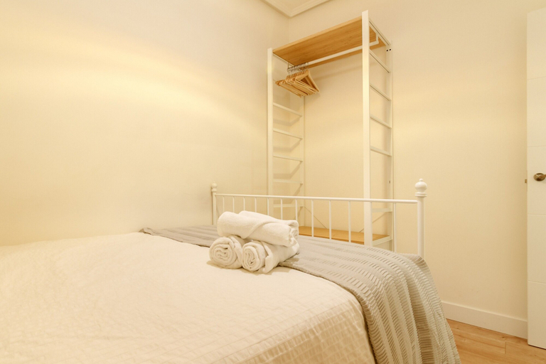 Bedroom 2, Urban Apartament Bilbao la Vieja By Urban Hosts, Vizcaya