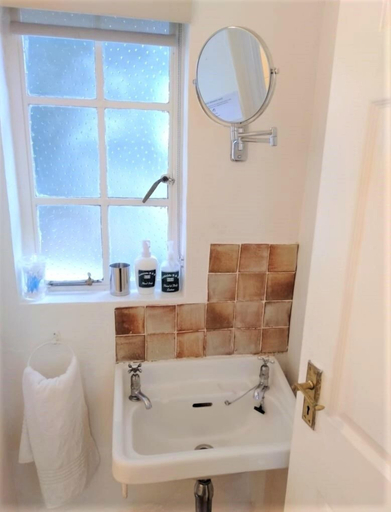 Bathroom 4, Gateside Guest House, Umgungundlovu