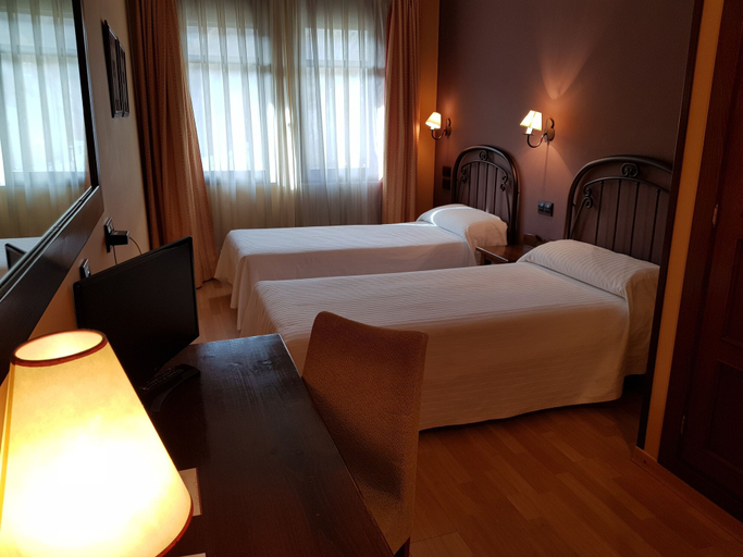 Bedroom 3, Hotel Cotiella, Huesca