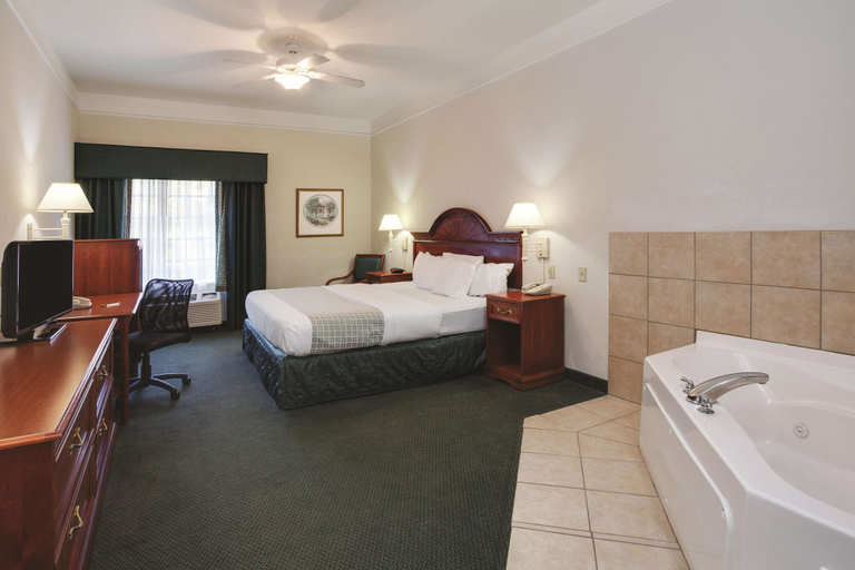 Bedroom 2, Stay Well Inn & Suites, Lee