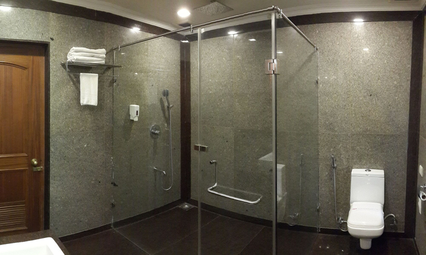 Bathroom 4, Hotel Aram, Jamnagar