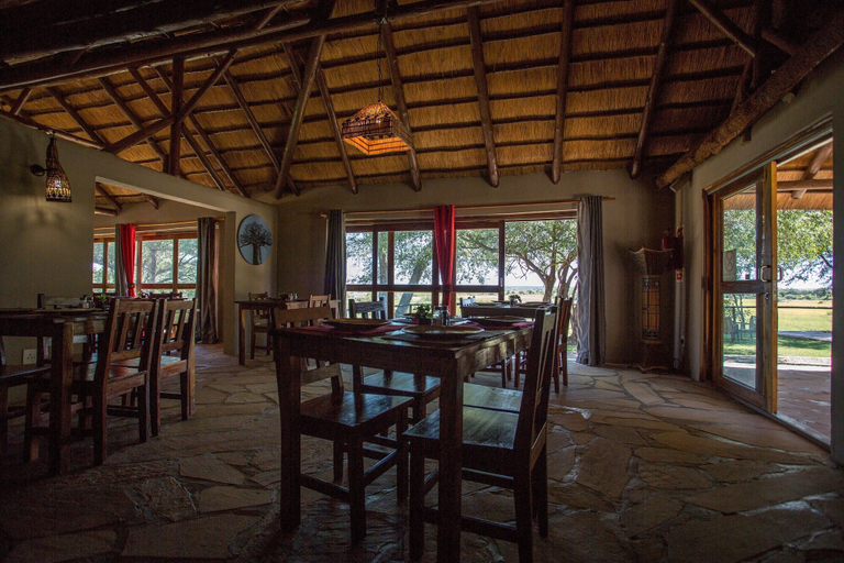 Food & Drinks 4, Kayova River Lodge, Ndiyona