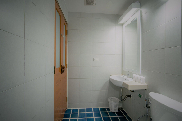 Bathroom 4, Villa Cha Cha Khaosan Rambuttri, Phra Nakhon