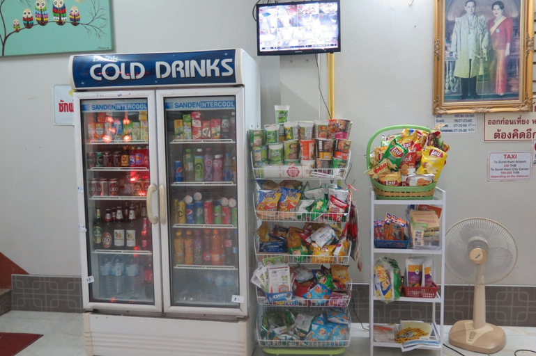 Food & Drinks 5, Nadpob Mansion, Phunphin