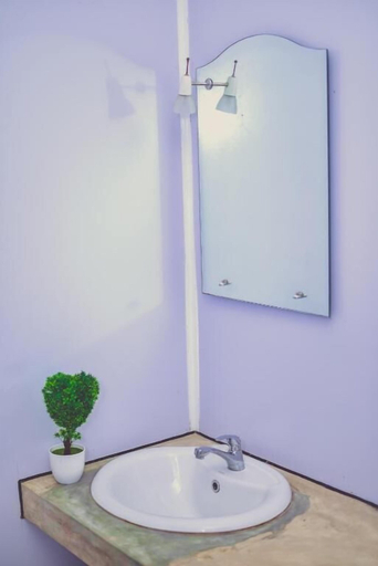 Bathroom 3, Mrs Wijenayake's Beach Haven Guest House, Galle Four Gravets