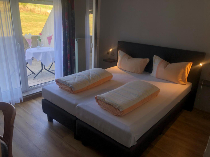 Bedroom 4, Hotel am Kirschberg, Gießen