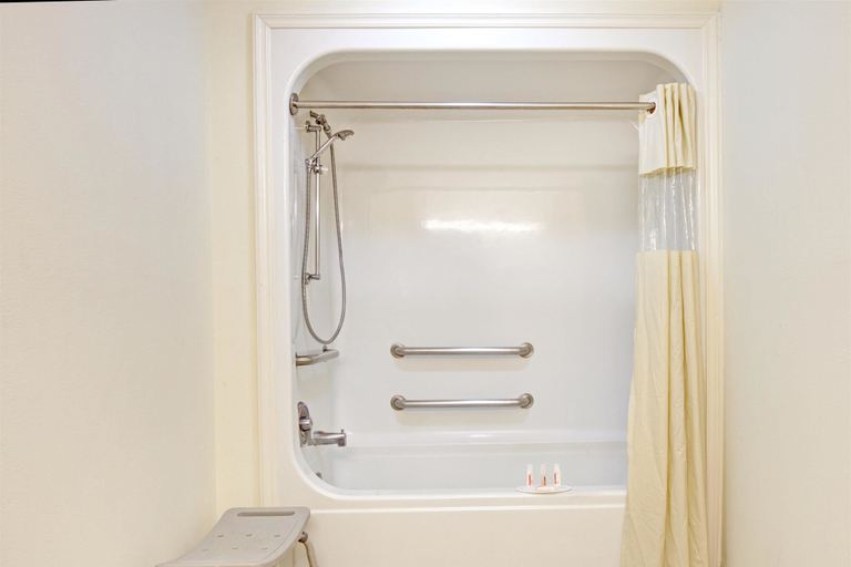 Bathroom 4, Super 8 by Wyndham Arlington Near AT&T Stadium, Arlington
