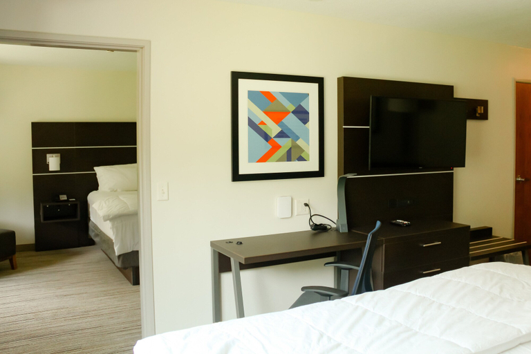 Bedroom 5, Holiday Inn Express & Suites CUSTER by IHG, Custer