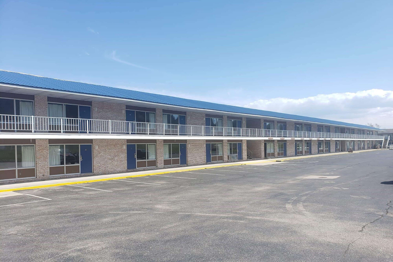 Exterior & Views 2, Days Inn & Suites by Wyndham St. Ignace Lakefront, Mackinac