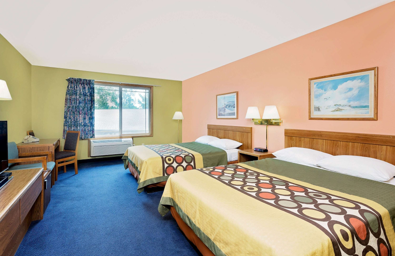 Bedroom 2, Super 8 by Wyndham Sturgeon Bay, Door