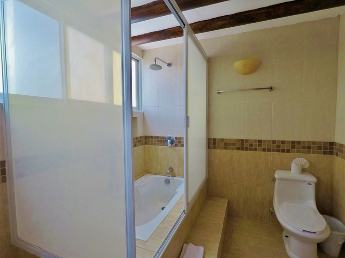 Bathroom 4, El Campanario, Cozumel