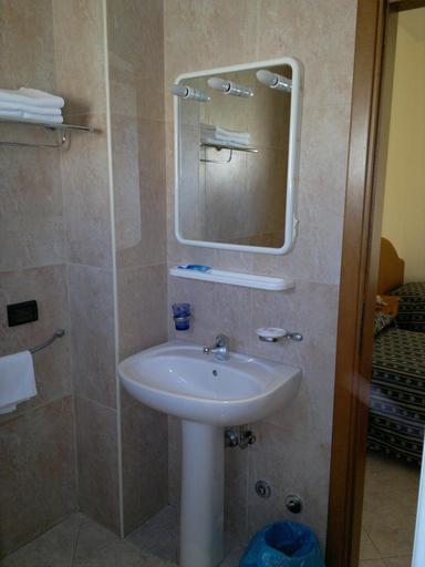 Bathroom 4, Genius Hotel, Bari