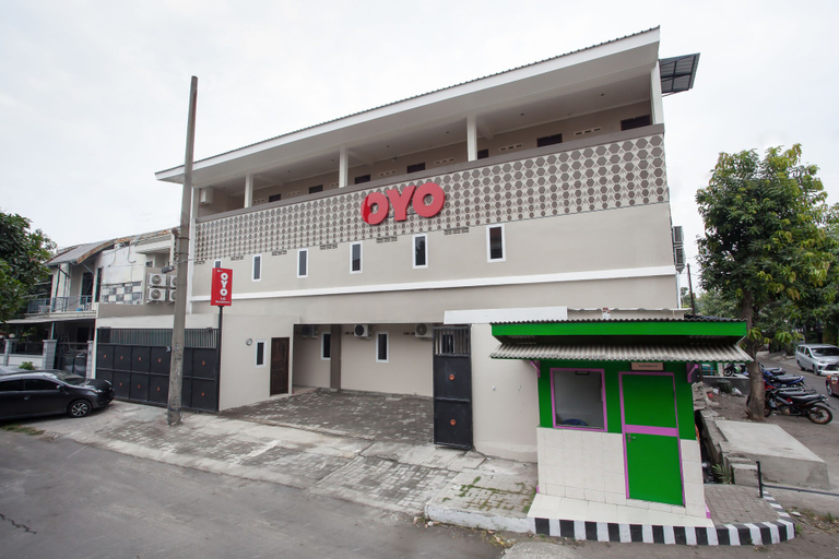 Exterior & Views 2, Capital O 134 Lg Residence, Surabaya